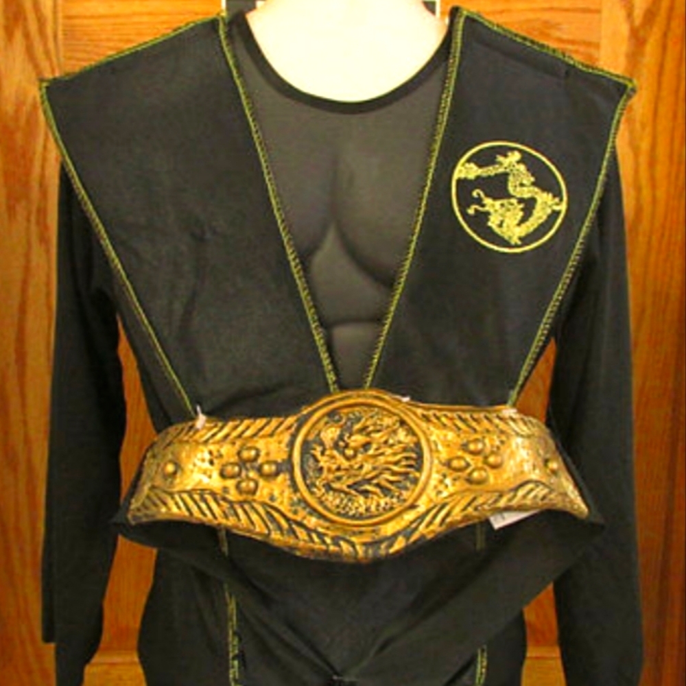 Totally Ghoul Deluxe Muscle Ninja Costume